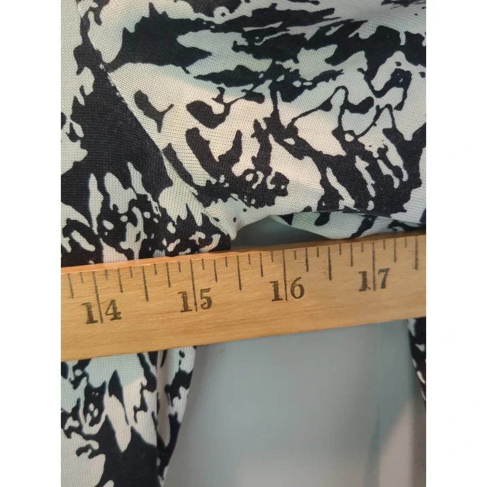 Diane Von Furstenburg Vintage Size 6 100% Silk Wrap Floral Dress‎